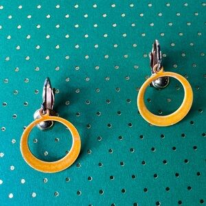 Vintage 80s Yellow Drop Clip Earrings – Lightweight Mod Hoop Dangles